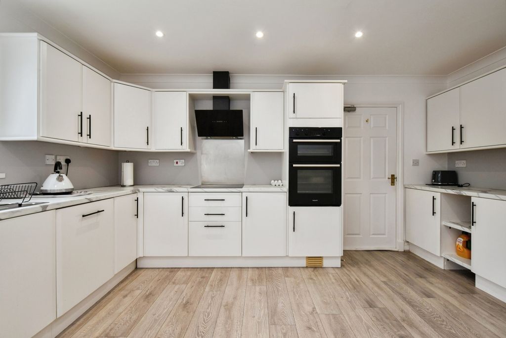 Property photo 2 of 25 Pbox-Img.Jpg
