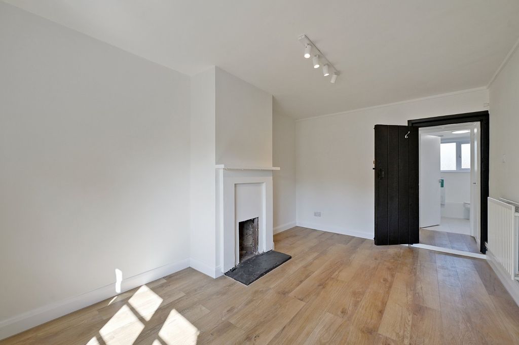 Property photo 3 of 8 Picture No. 09