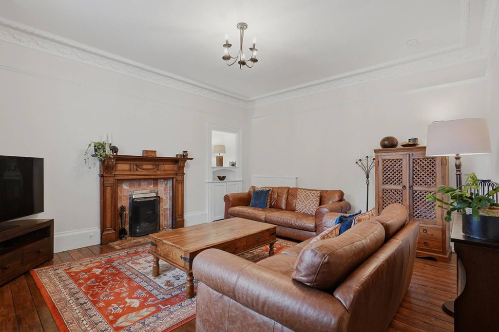 Property photo 3 of 38
