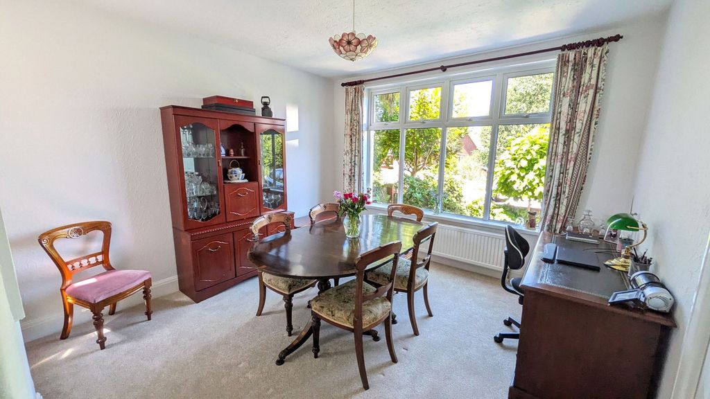 Property photo 3 of 34