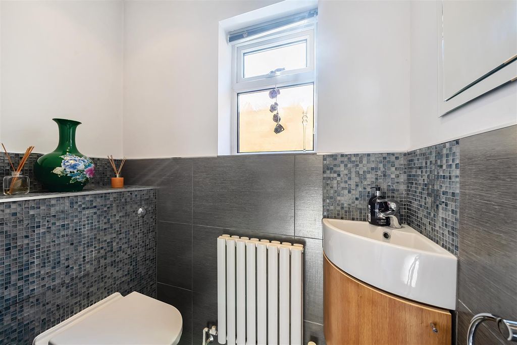 Property photo 2 of 17 Guest Cloakroom: