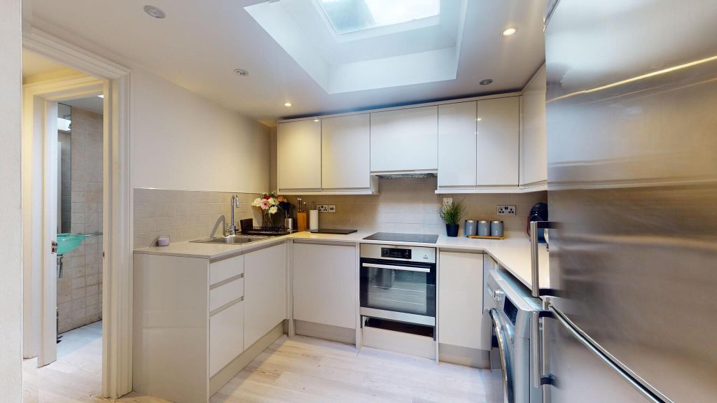 Property photo 2 of 18 Kitchen