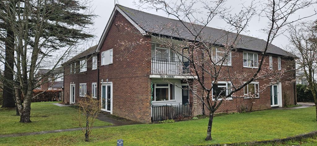 Property photo 1 of 22 2 Bed Maisonette On Ox Lane. Available Now.