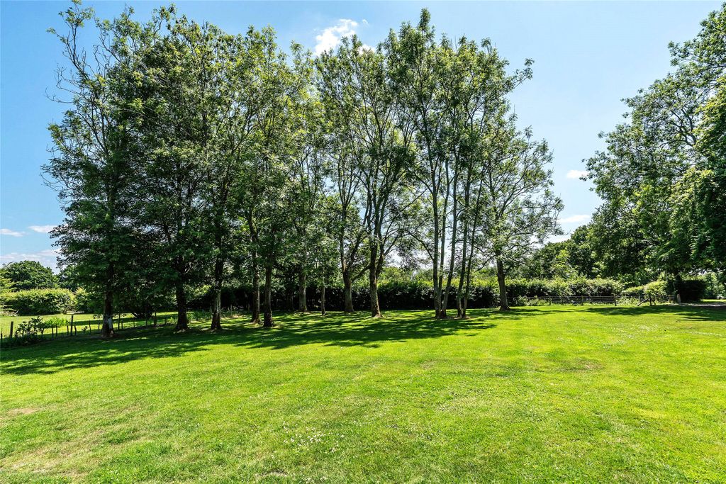 Property photo 2 of 17 Picture No. 27