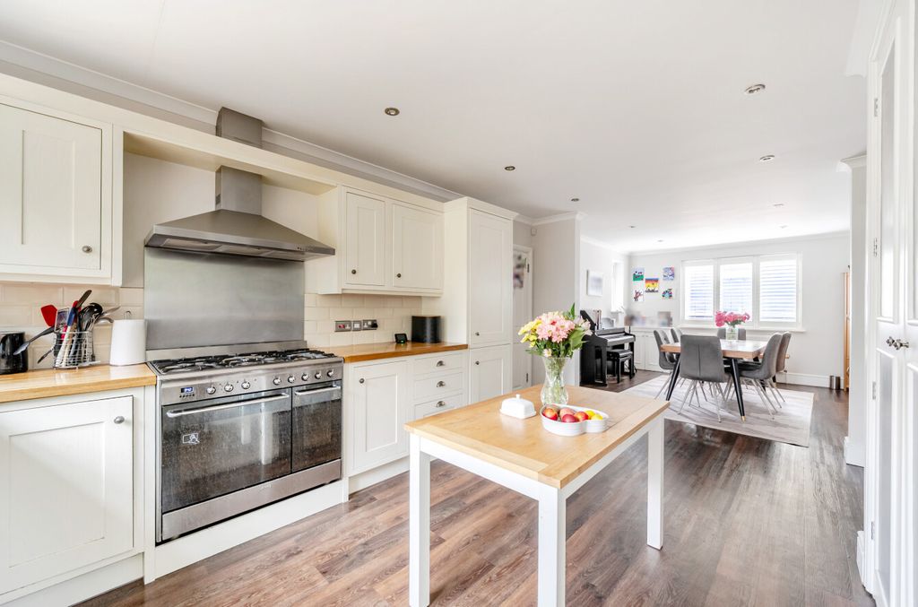 Property photo 2 of 40 1482502-21-6A4389...