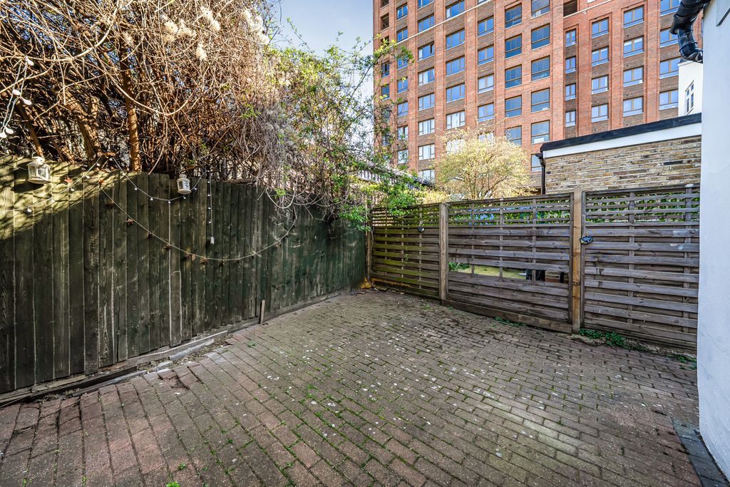 Property photo 3 of 14 Garden