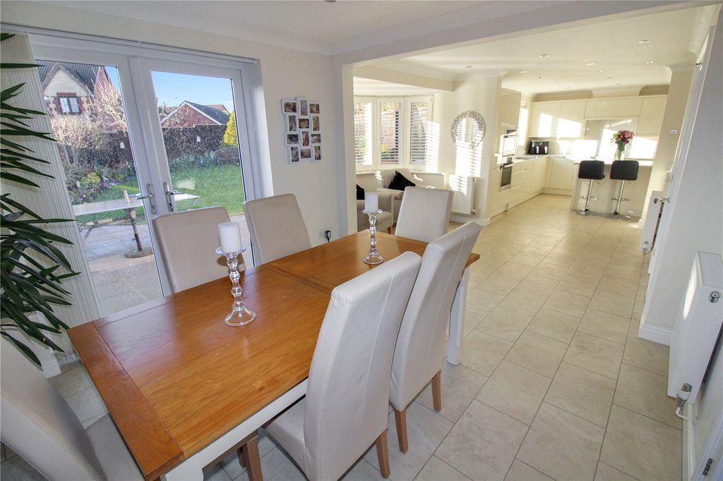 Property photo 2 of 28 Picture No. 23