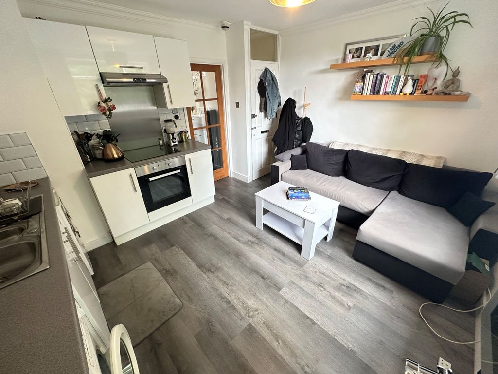 Property photo 3 of 5 4250572