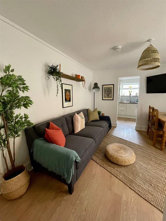 Property photo 1 of 7 Living Room