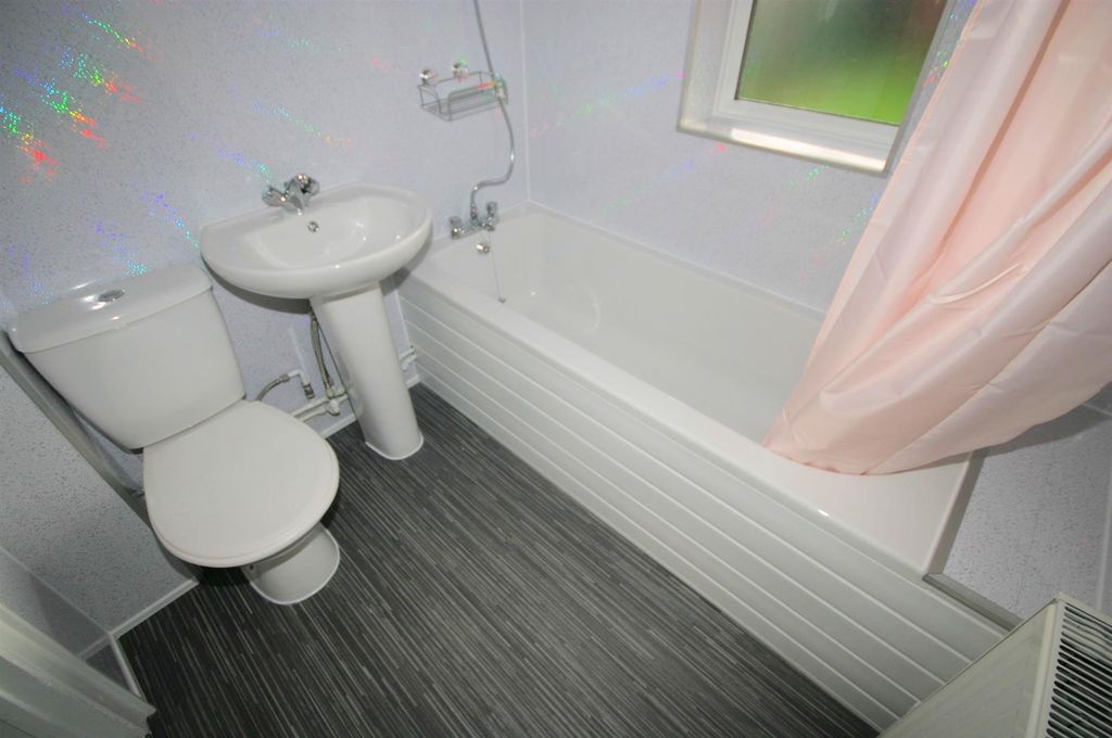 Property photo 3 of 13 Family Bathroom