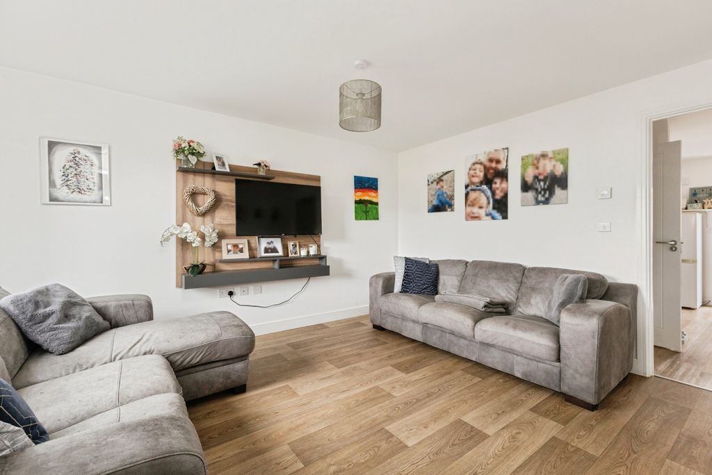 Property photo 3 of 17 Pbox-Img.Jpg