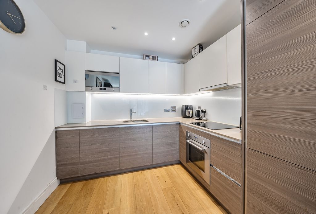 Property photo 1 of 11 1300205-8-6849A21...