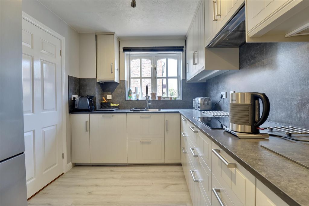 Property photo 2 of 27 Kitchen