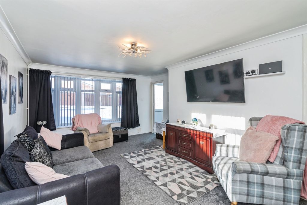 Property photo 2 of 20