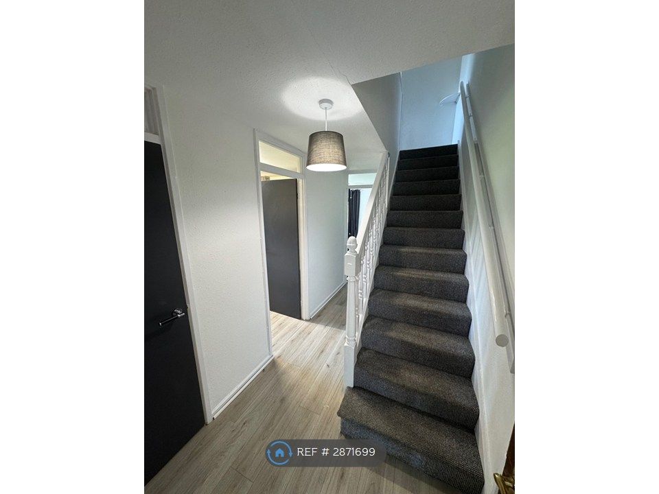 Property photo 3 of 10 Stairs