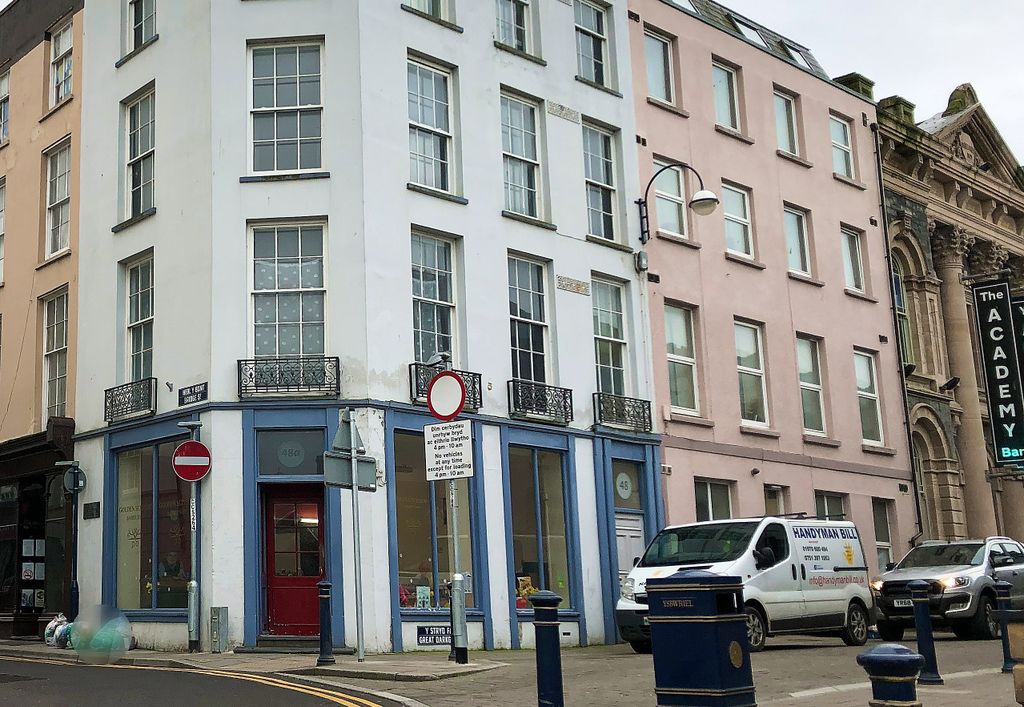 Property photo 1 of 6