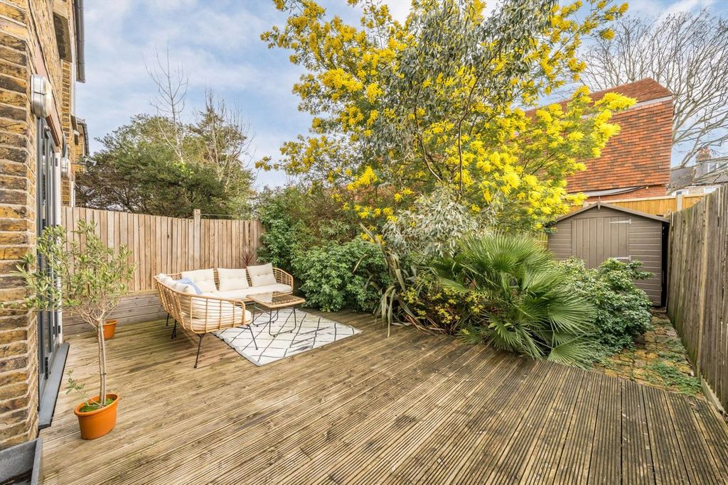 Property photo 3 of 6