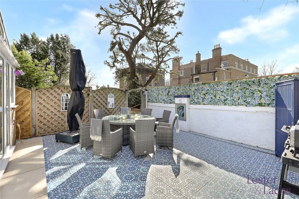 Property photo 2 of 29 Picture No. 20