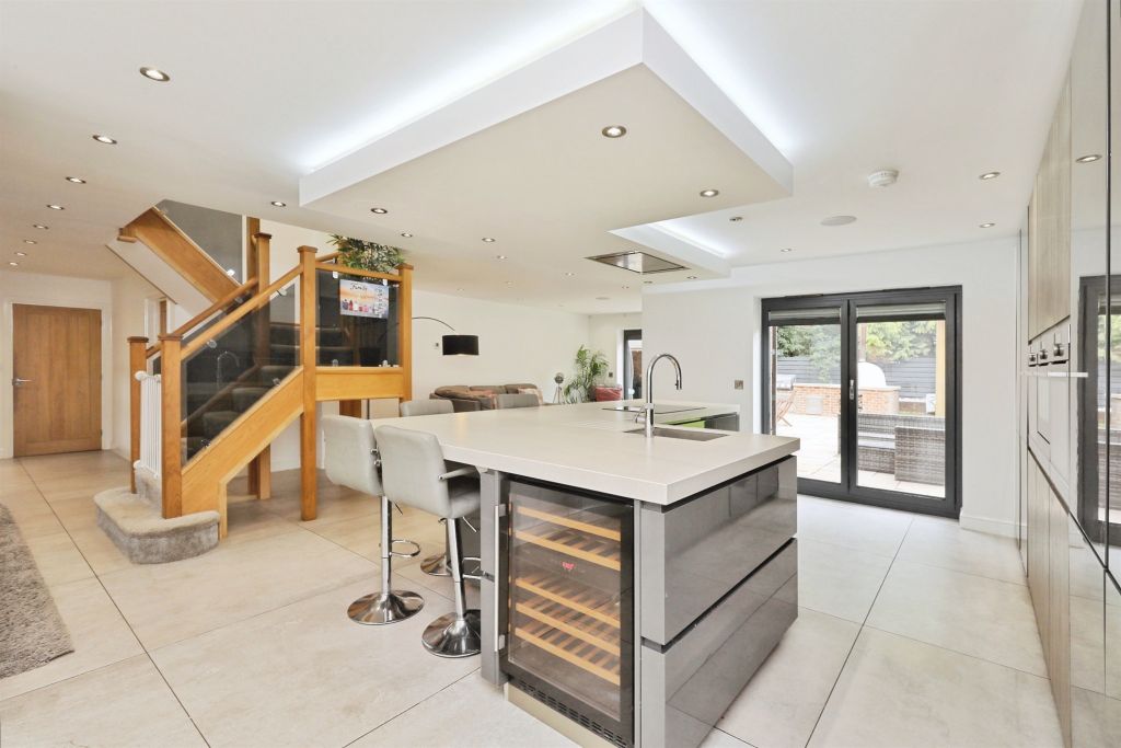 Property photo 2 of 28