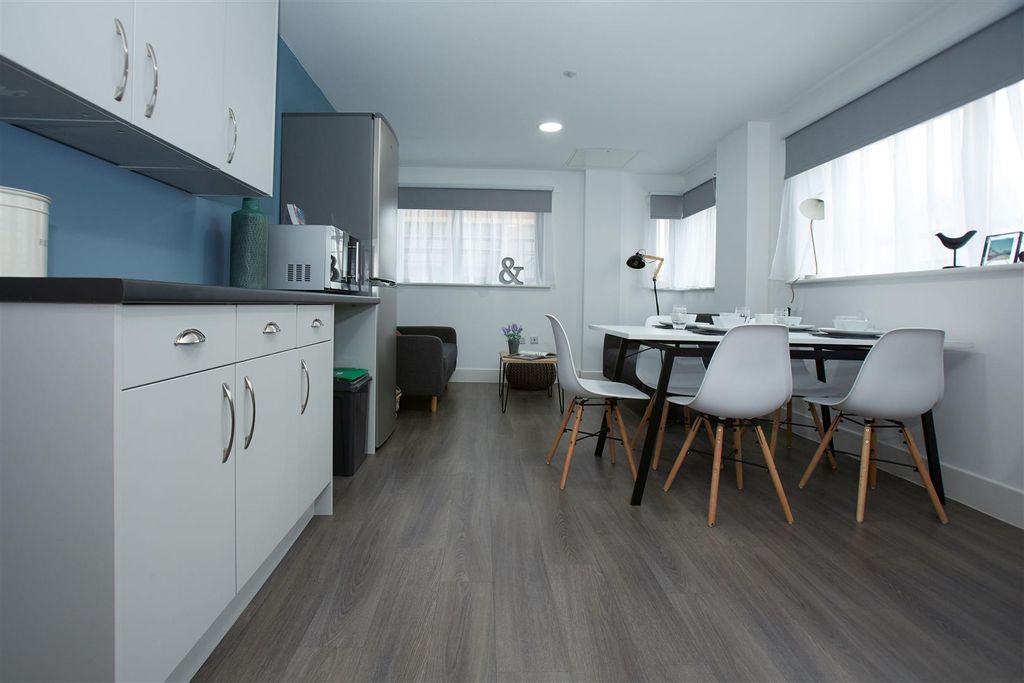 Property photo 1 of 33