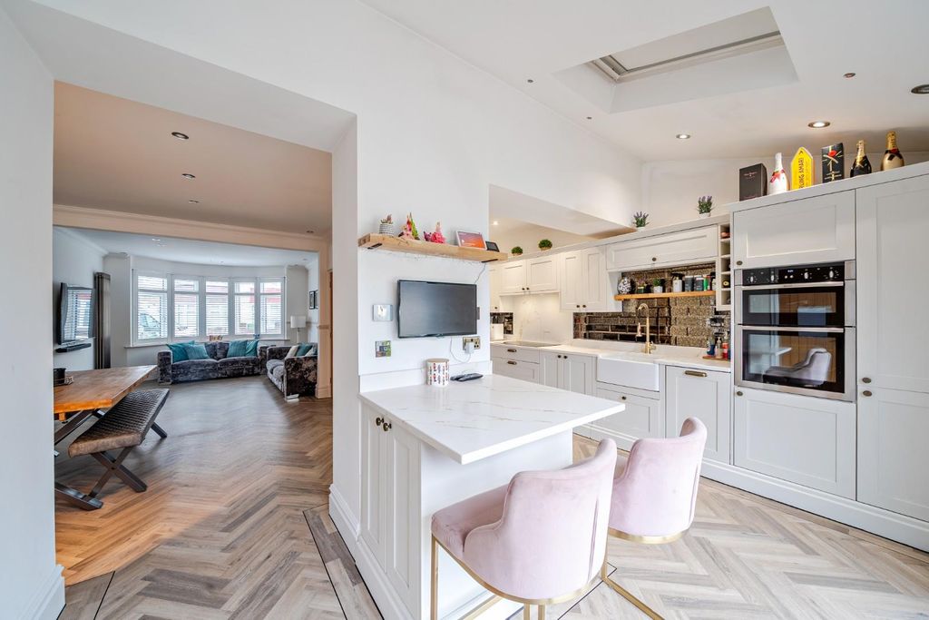 Property photo 3 of 20 1-6984B95147B74-1408776-20-6984776Be8027-1.Jpg