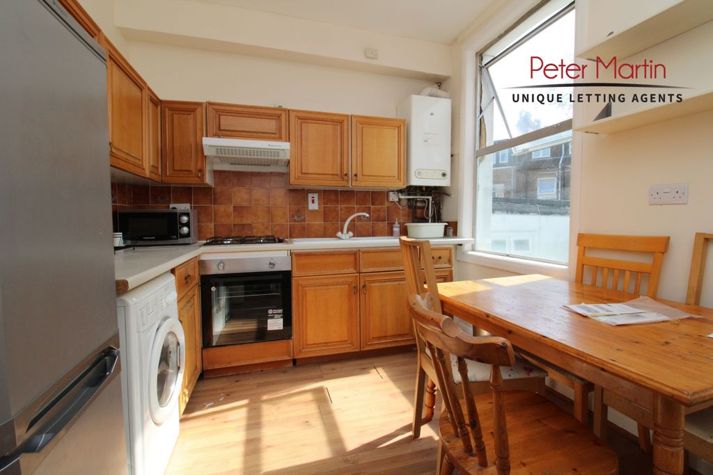 Property photo 2 of 7 Photo 4