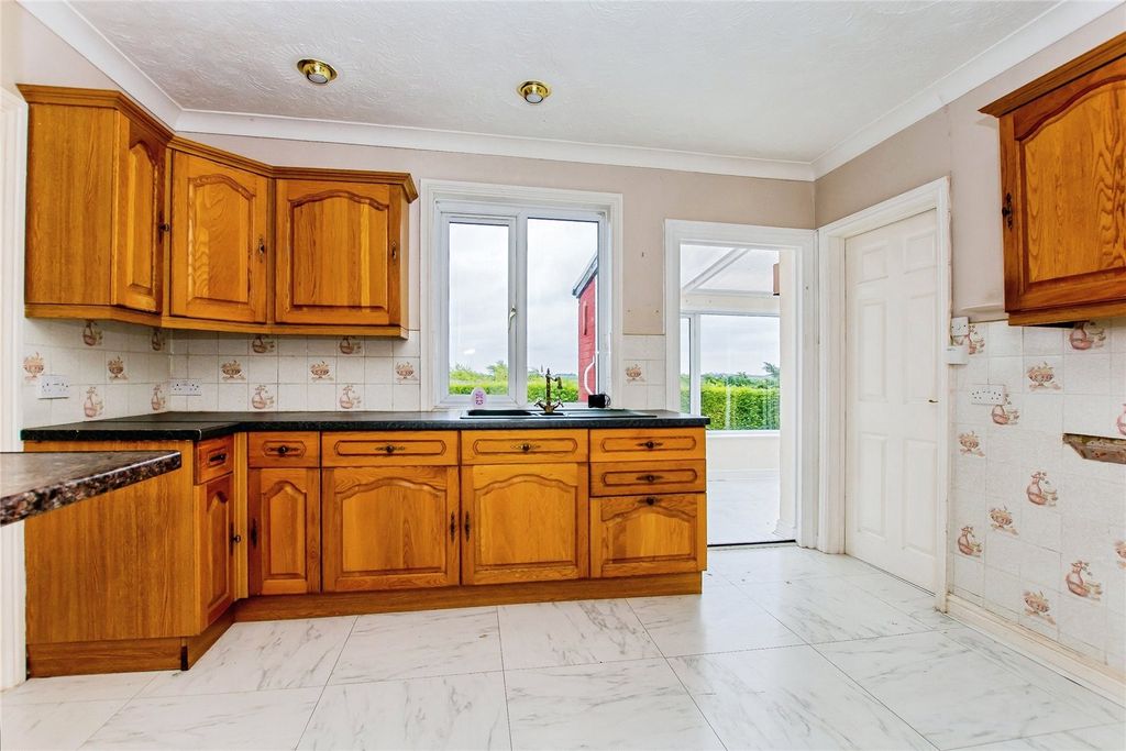 Property photo 2 of 13 Picture No. 24