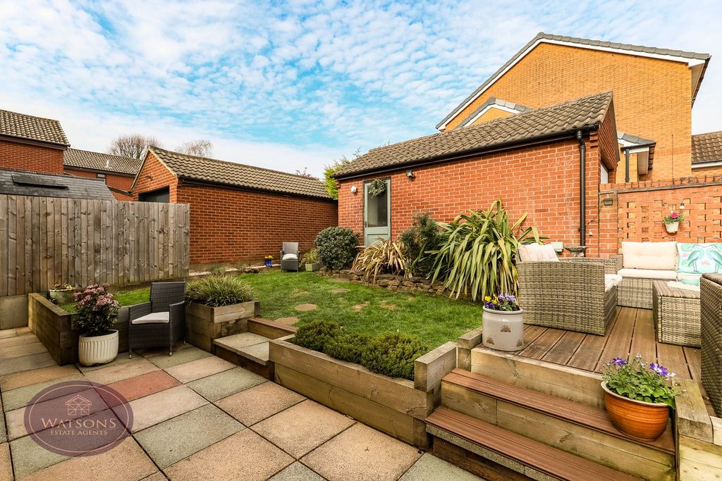 Property photo 2 of 27
