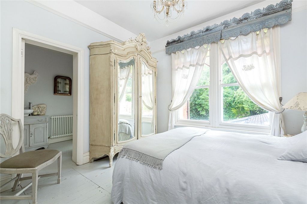 Property photo 3 of 15 Bedroom