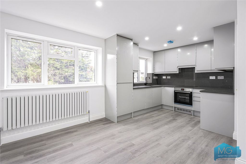 Property photo 2 of 30 Picture No. 14