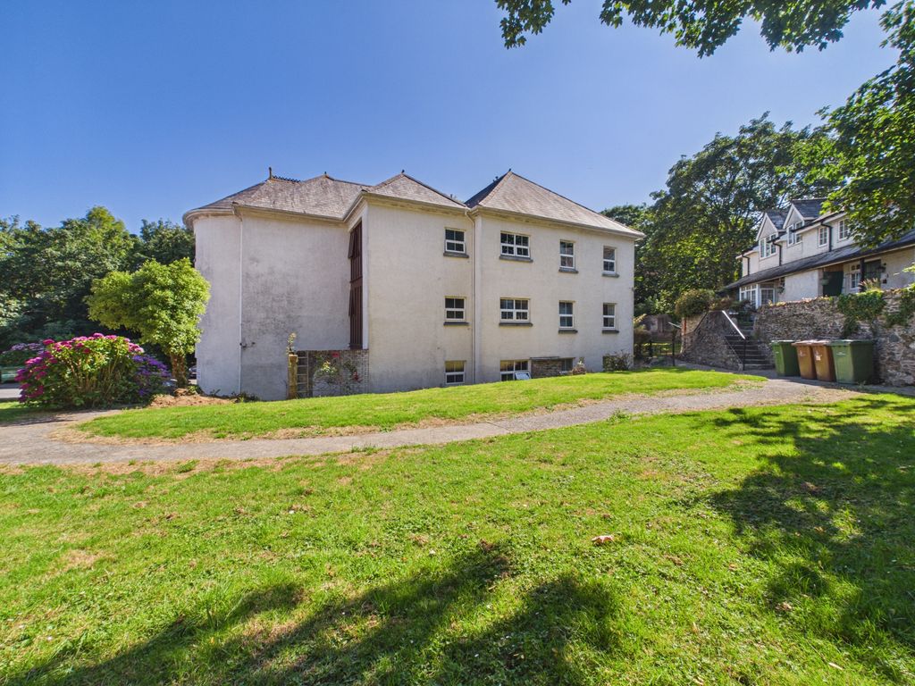Property photo 2 of 28