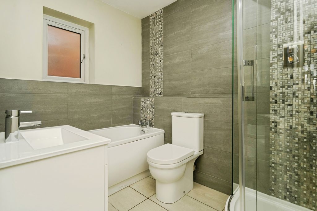 Additional image 11 of 4 bed detached house for saleSt. Margarets Road, Evesham, Worcestershire WR11