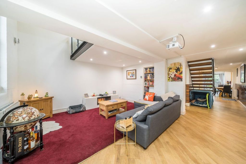 Property photo 2 of 13