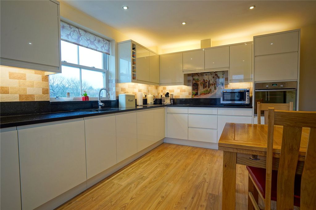 Property photo 3 of 10 Picture No. 05