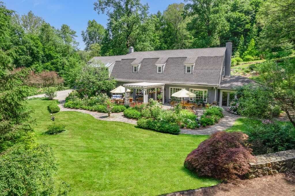 Property photo 1 of 28