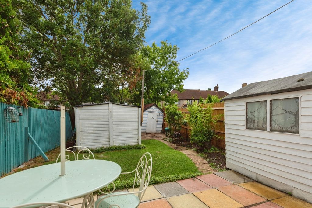 Property photo 3 of 17 Garden