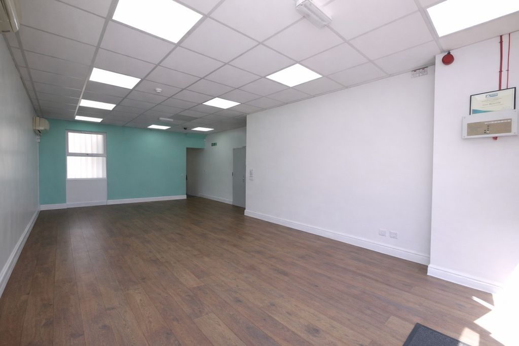 Property photo 3 of 4 4873402