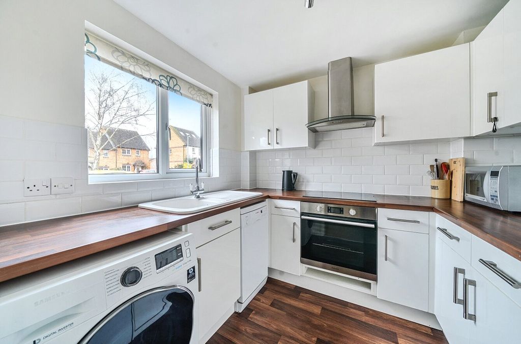 Property photo 2 of 12 1402136-20-69774d...