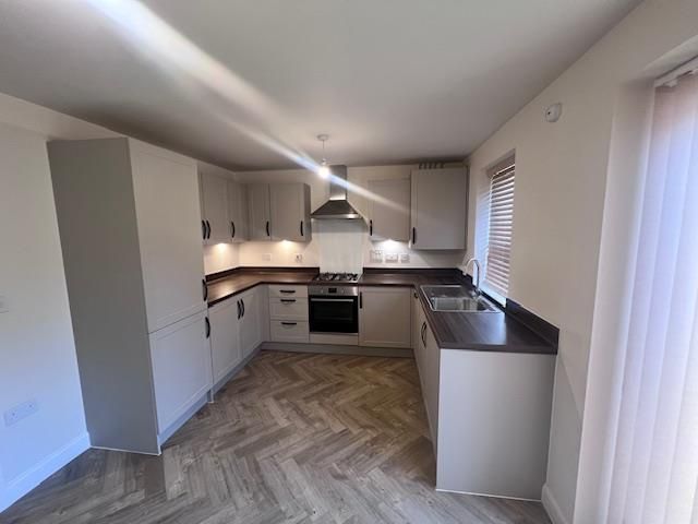 Property photo 3 of 12 Kitchen