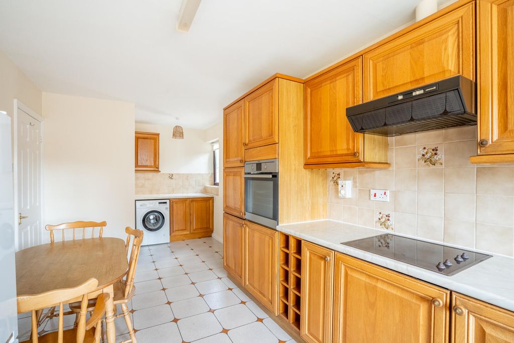 Property photo 2 of 28 Kitchen