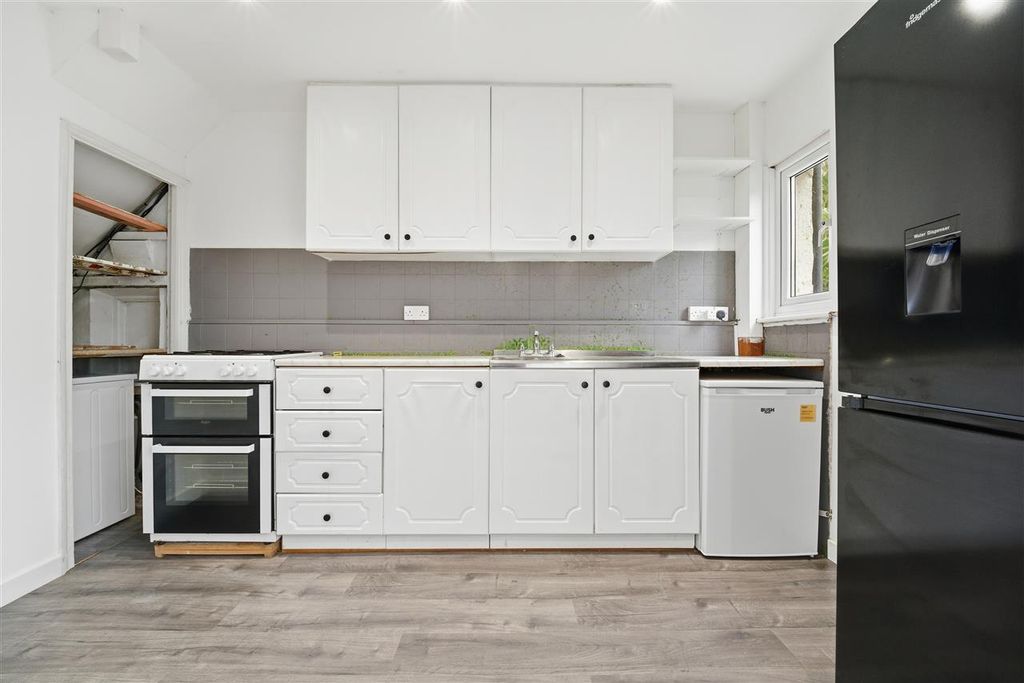 Additional image 7 of 3 bed end terrace house for saleSaxon Avenue, Feltham TW13