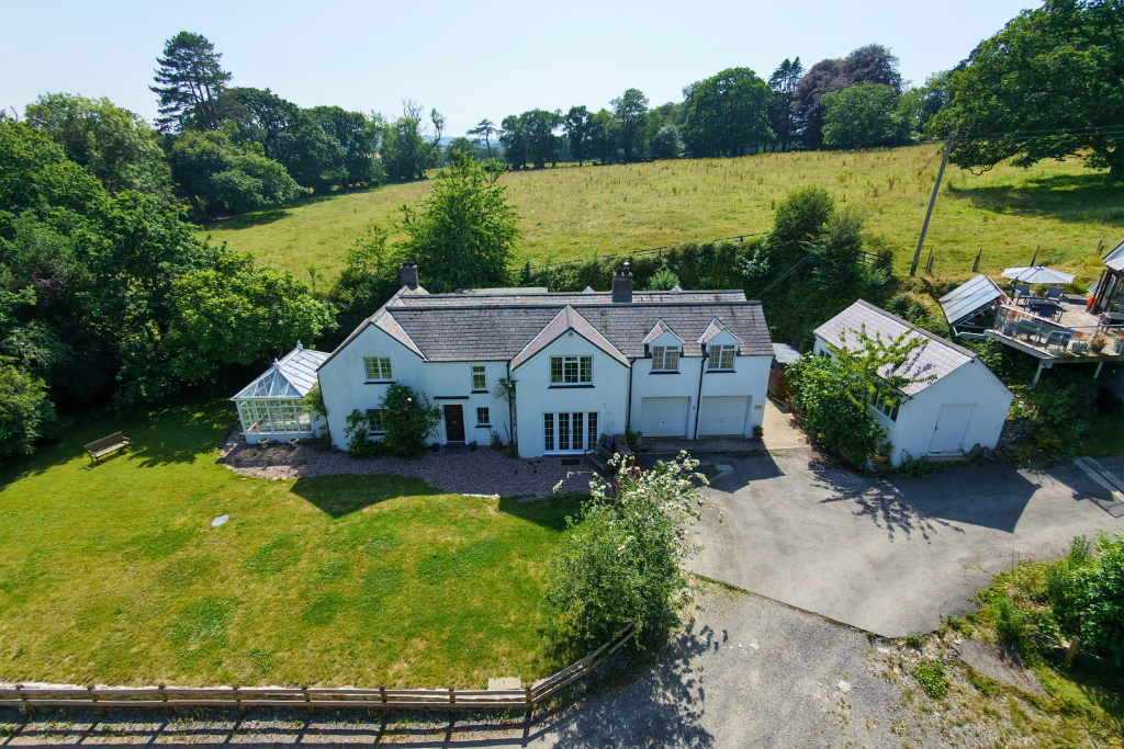 Property photo 2 of 44