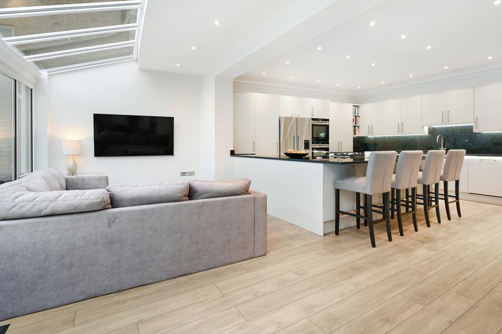 Property photo 3 of 15