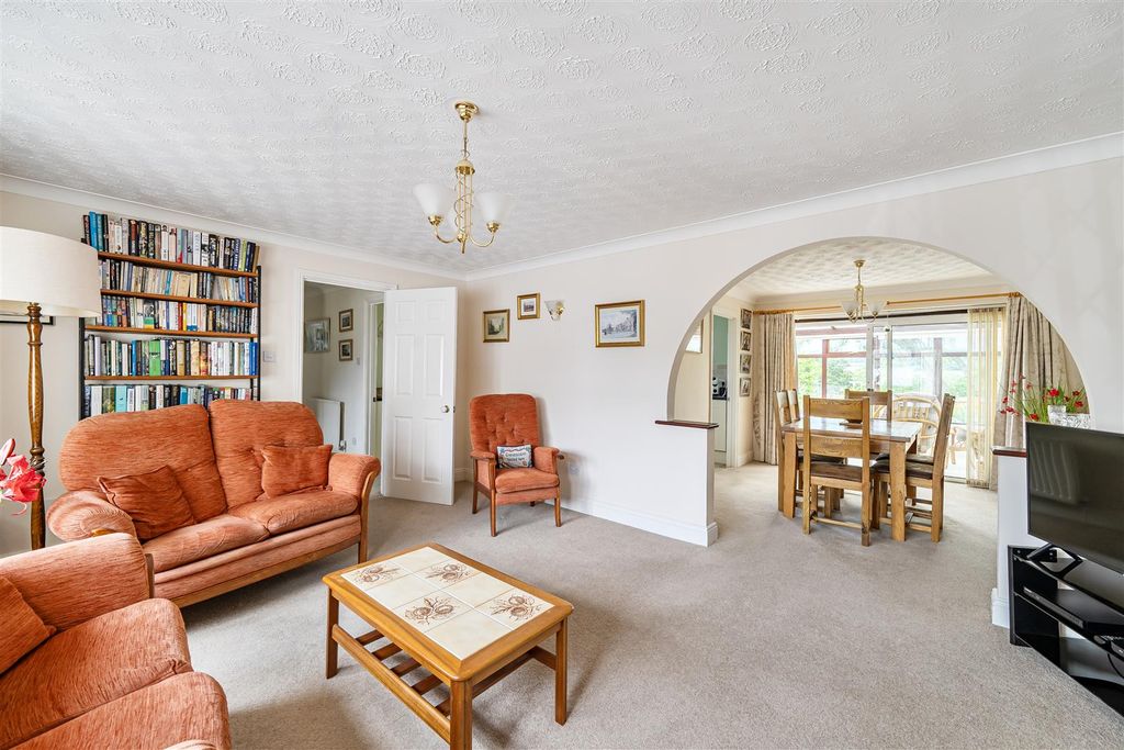 Property photo 3 of 19 Sitting Room