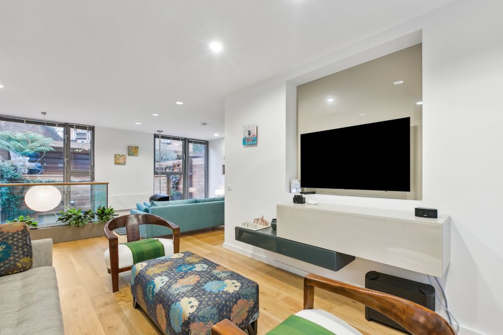 Property photo 1 of 28