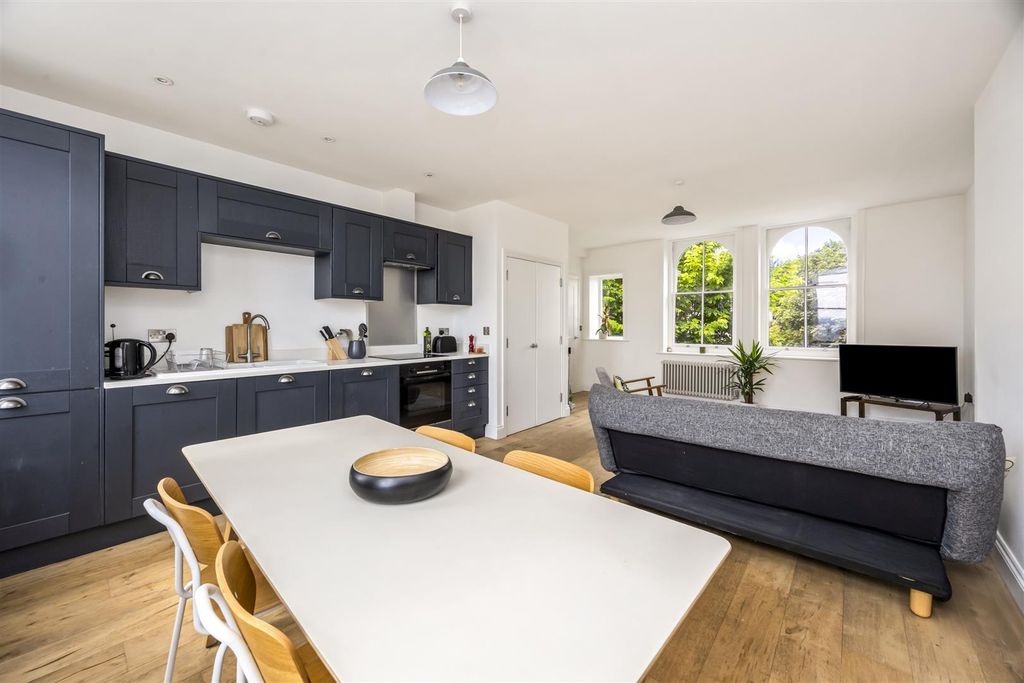 Property photo 2 of 12 Buckingham Road, 78, Flat 3-001.Jpg