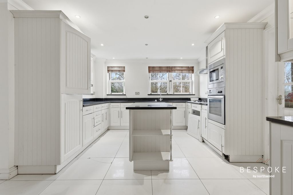 Property photo 3 of 40