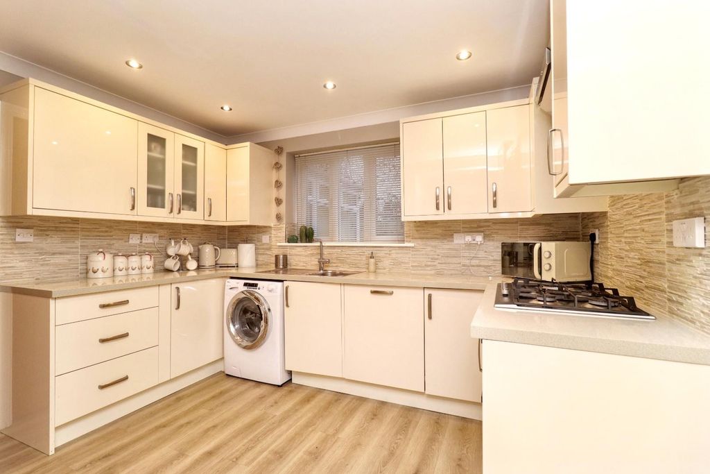 Property photo 3 of 33