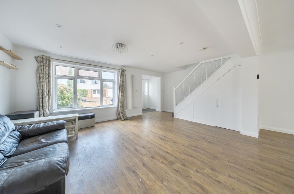 Property photo 2 of 21 1522201-19-6Aa937...