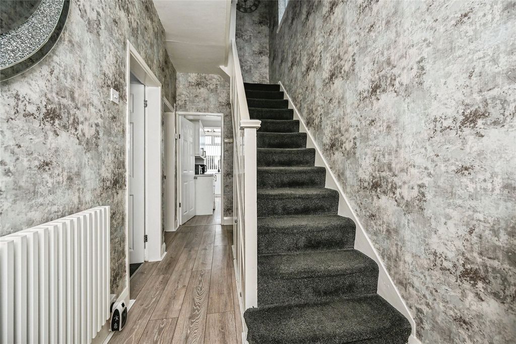 Property photo 2 of 19 Picture No. 01